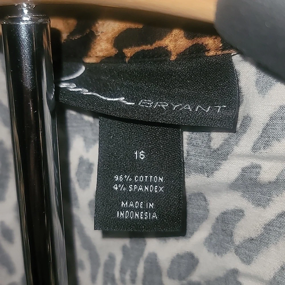 Lane Bryant Button Down 3/4 Sleeve Shirt Size 16 - Picture 8 of 8